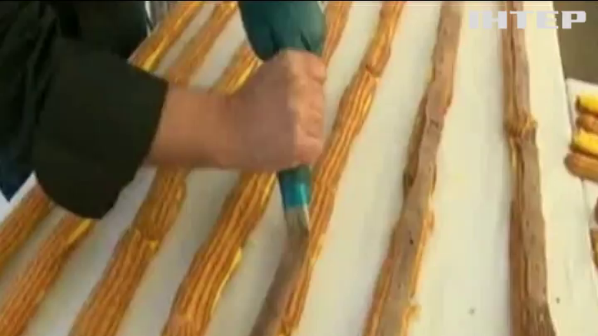 В Бельгії кондитери спекли еклер завдовжки 676 метрів