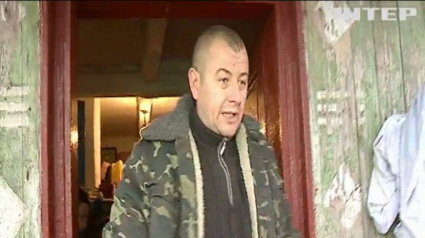 В Львовской области на полицейских напали с лопатами