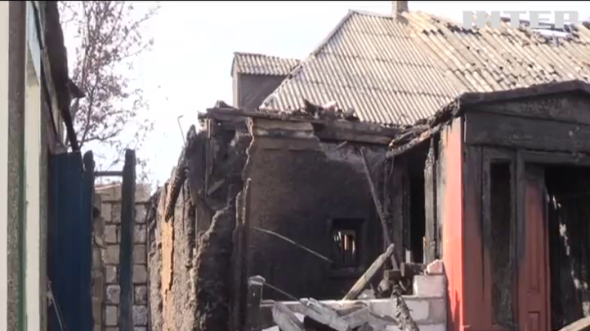 Боевики обстреливают из артиллерии жилые дома в Попасной