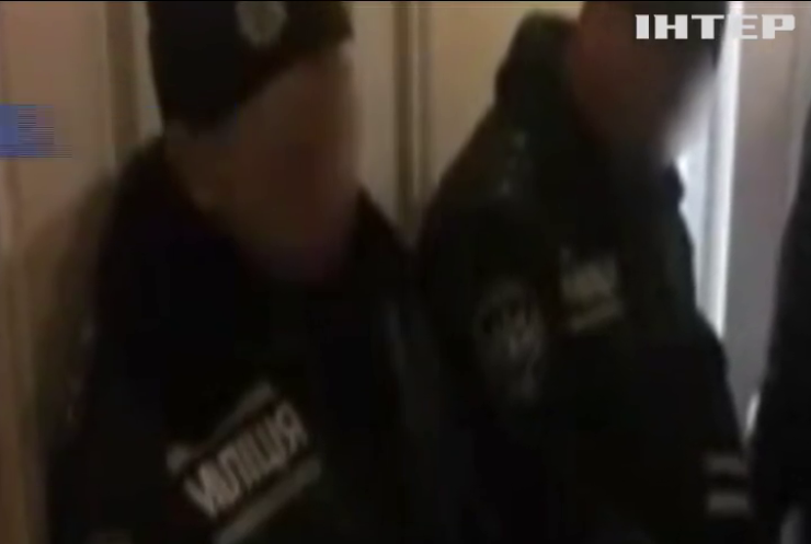 Поліцейські Запоріжжя грабували нетверезих пасажирів на вокзалі