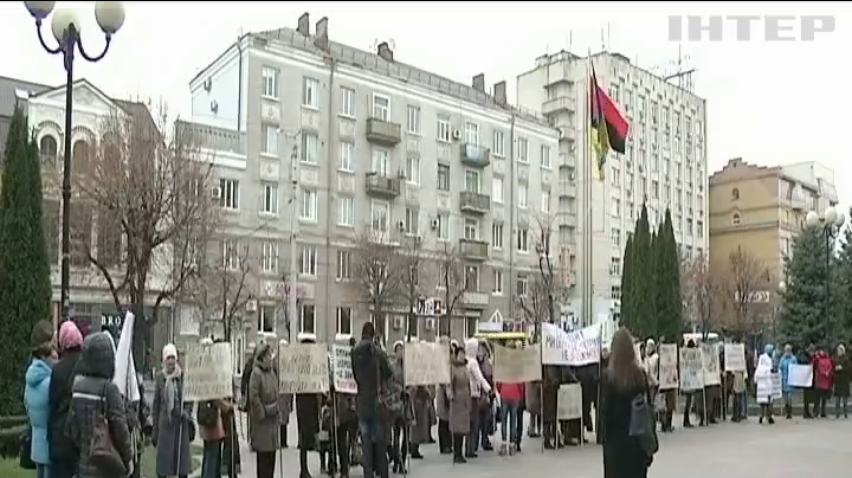 В Кропивницком медики и активисты митингуют против закрытия роддома 