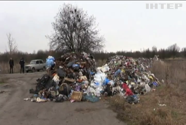 В Черкасской области обнаружили свалку Львовского мусора 
