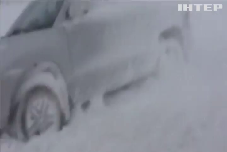 Снігопад паралізував дороги у Китаї