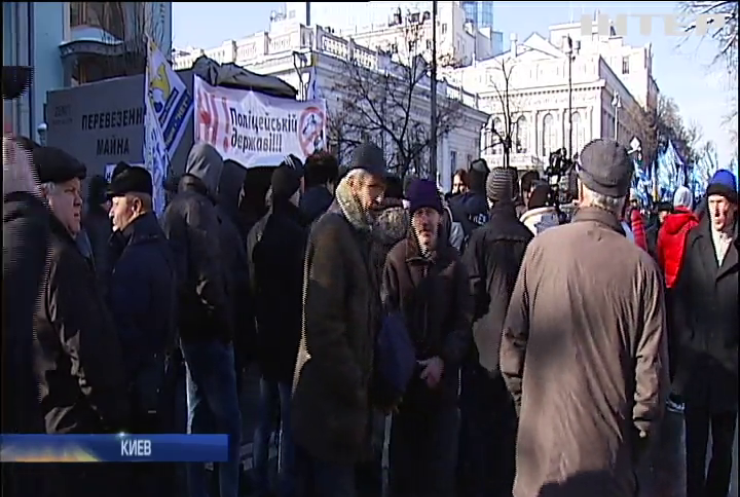 В Киеве вышли на митинг более шести тысяч человек 