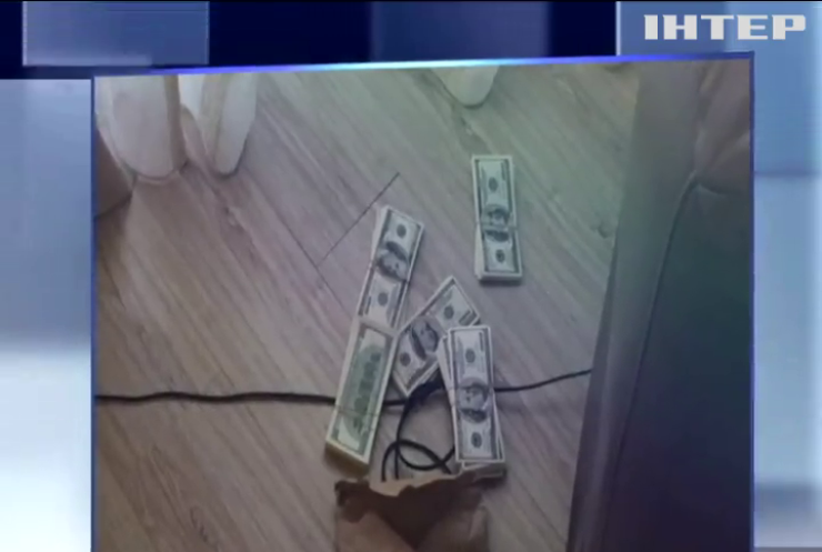 На Київщині СБУ затримала аферистів, які продавали валюту 