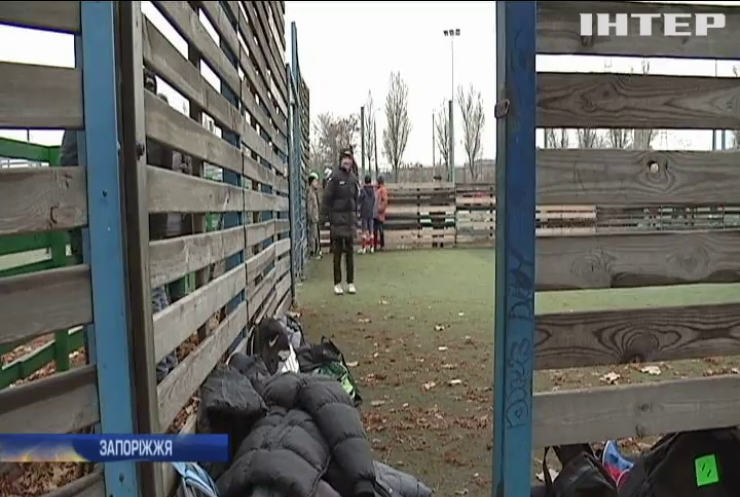 У Запоріжі власник спорткомплексу забороняє дітям грати у футбол