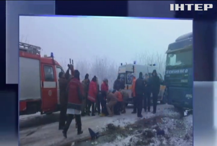 ДТП на Житомирщині: вантажівка зіткнулася з рейсовим мікроавтобусом