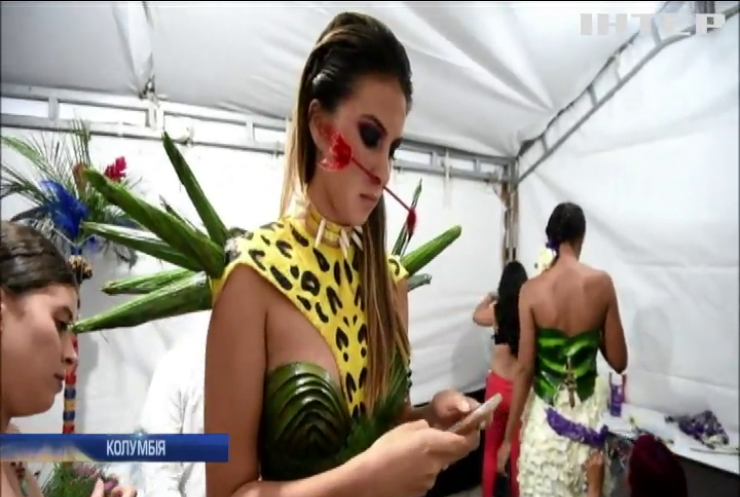 У Колумбії представили модні сукні із квітів