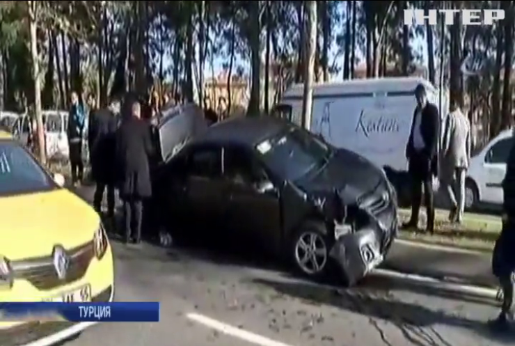 В Стамбуле разбилась машина из кортежа президента Турции