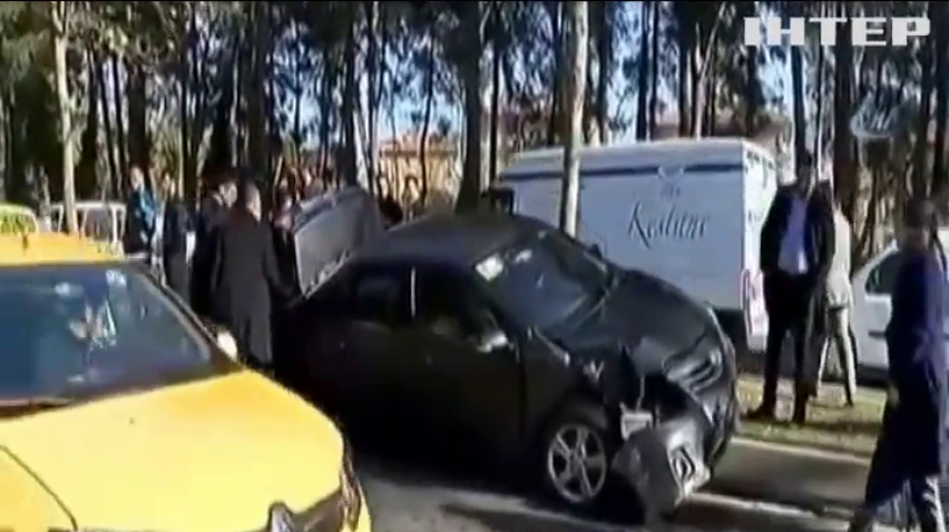 У Стамбулі авто з кортежу Ердогана потрапило у ДТП