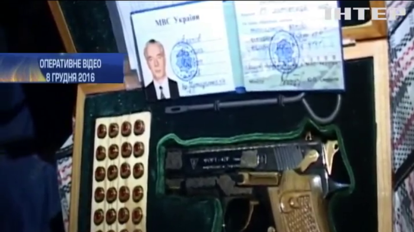 Азаров судитиметься за вилучені з квартири у Києві речі