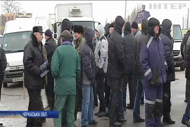 По всій Україні колишні міліціонери масово блокують дороги 