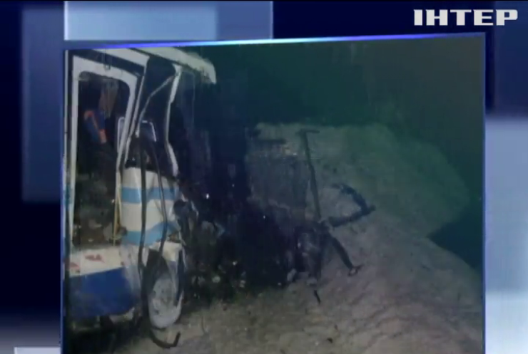 ДТП во Львовской области: автобус врезался в прицеп грузовика 