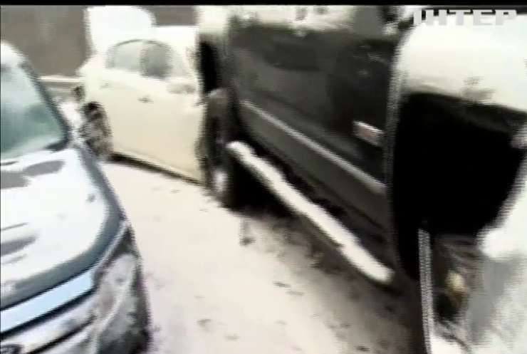 В США из-за снегопадов в ДТП попали 60 автомобилей 