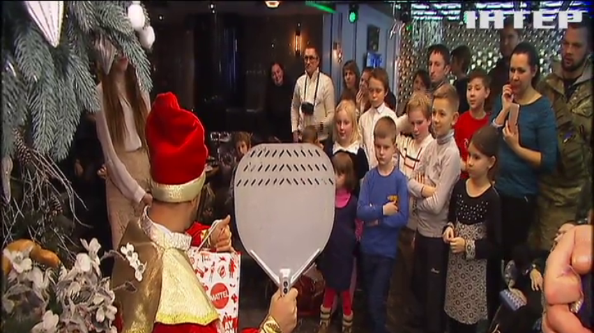 В Киеве Святой Николай поздравил детей из прифронтовых районов
