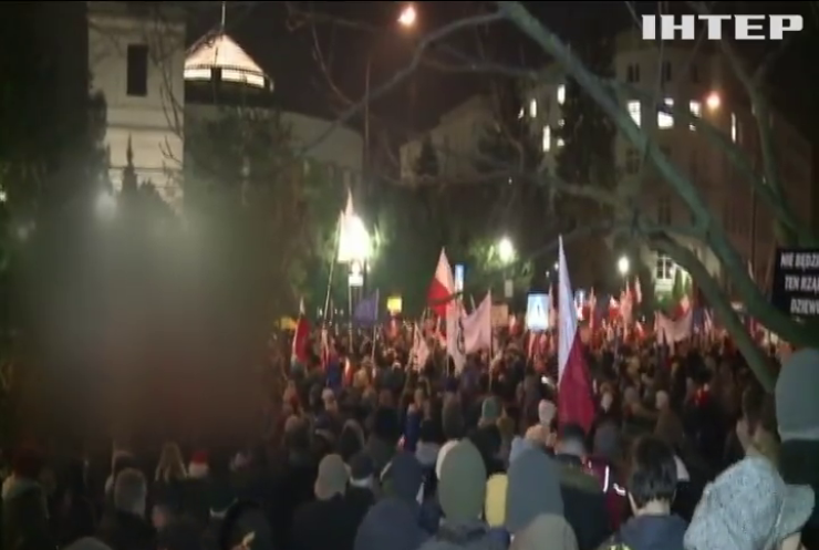 У Польщі четвертий день не вщухають мітинги