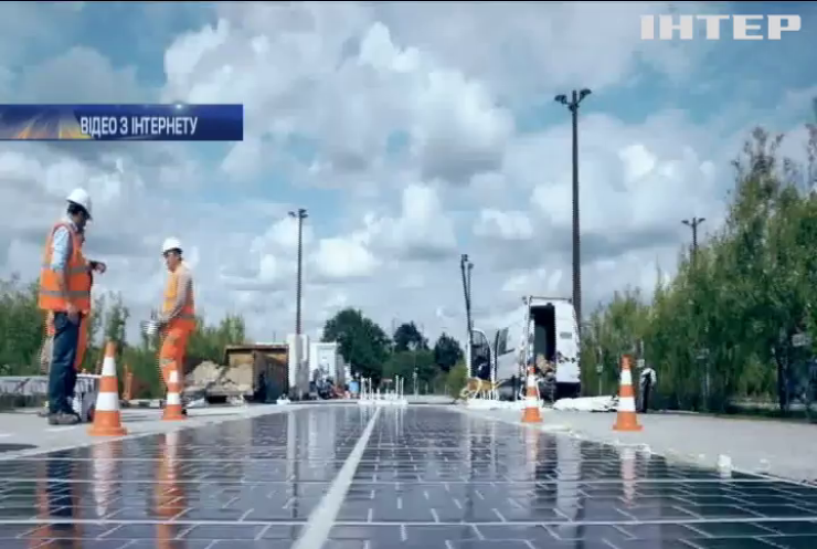 Во Франції збудували дорогу із сонячними панелями