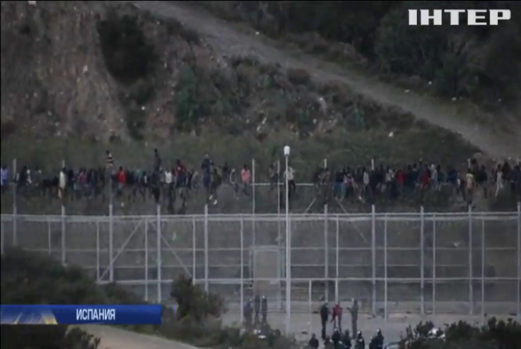 Две тысячи мигрантов штурмовали границу с Испанией