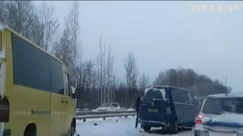 Снігопад в Україні: без світла залишаються 20 населених пунктів