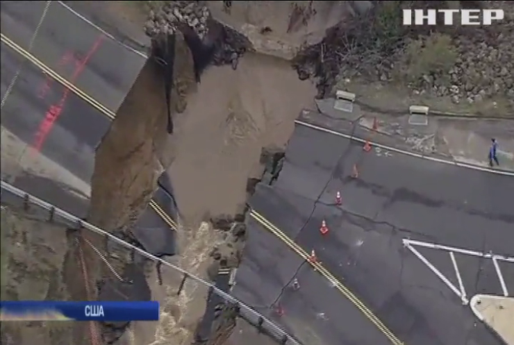 В Каліфорнії через тривалі зливи провалився асфальт на автостраді