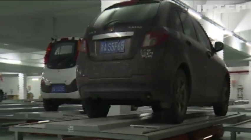 У Китаї роботи будуть паркувати автомобілі