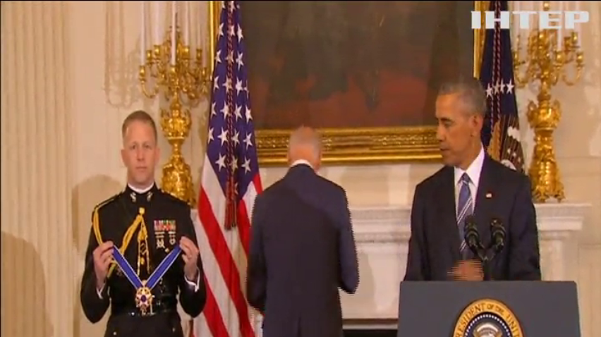 Обама наградил Байдена медалью свободы