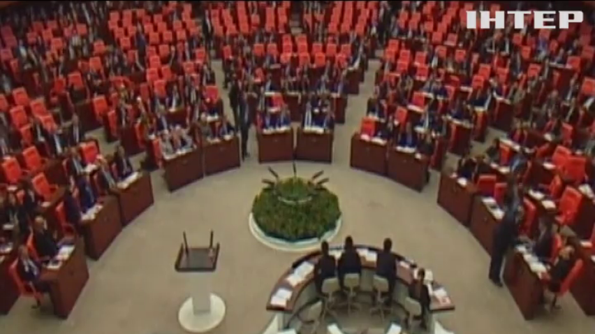 Парламент Туреччини у першому читанні ухвалив зміни до Конституції