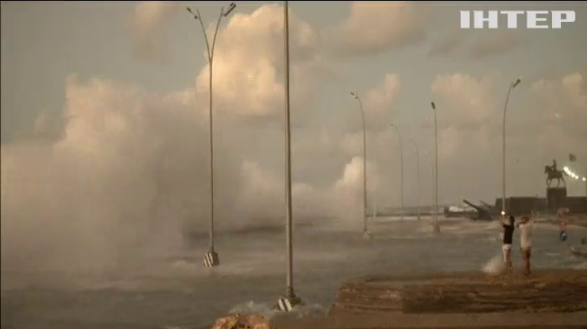 На Кубі через сильний шторм затопило місто Малекон