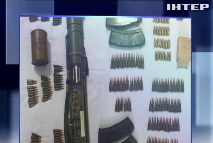 СБУ знайшла три схрони зі зброєю на Донбасі