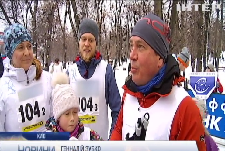 Іноземні дипломати змагалися в Києві у перегонах на лижах