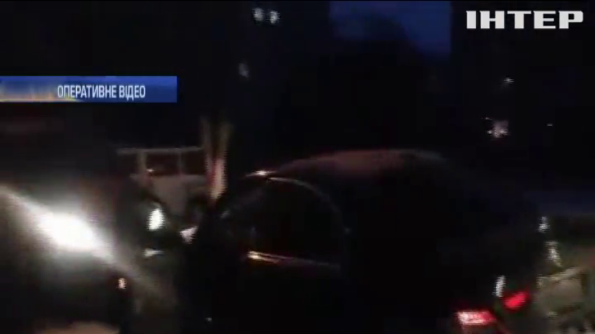 У Чернівцях поліція затримала підозрюваних у пограбуванні банкомату