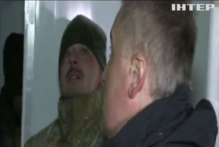 На Донбас військовим передали санітарний модуль