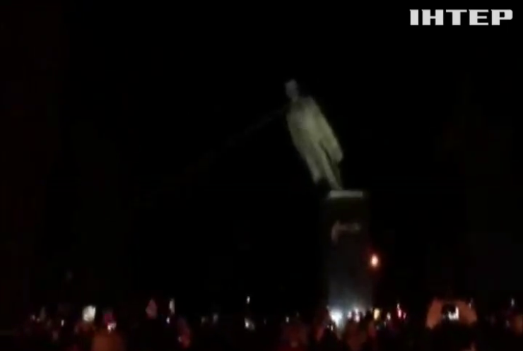 У Чернігові викрали частину бронзового пам’ятника Леніну 