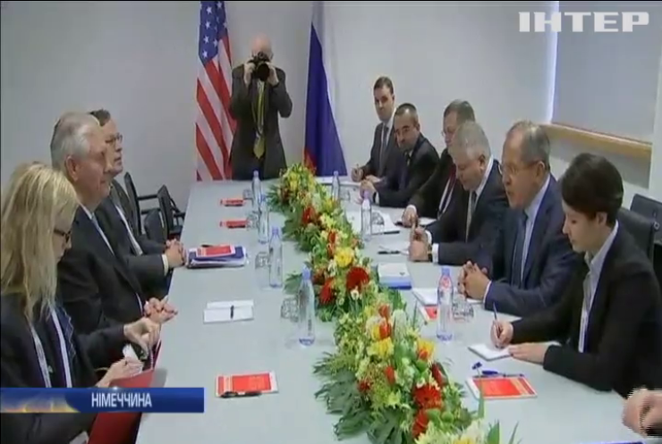 Держсекретар США вперше зустрівся с Сергієм Лавровим