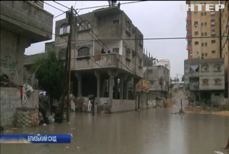 Через тривалі зливи затопило Газу