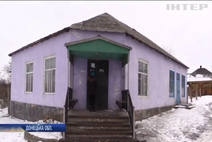 Українці виживають в "сірій зоні" за рахунок пенсій та гуманітарної допомоги