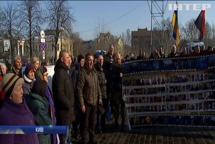 На Майдані вшановують пам'ять Небесної сотні