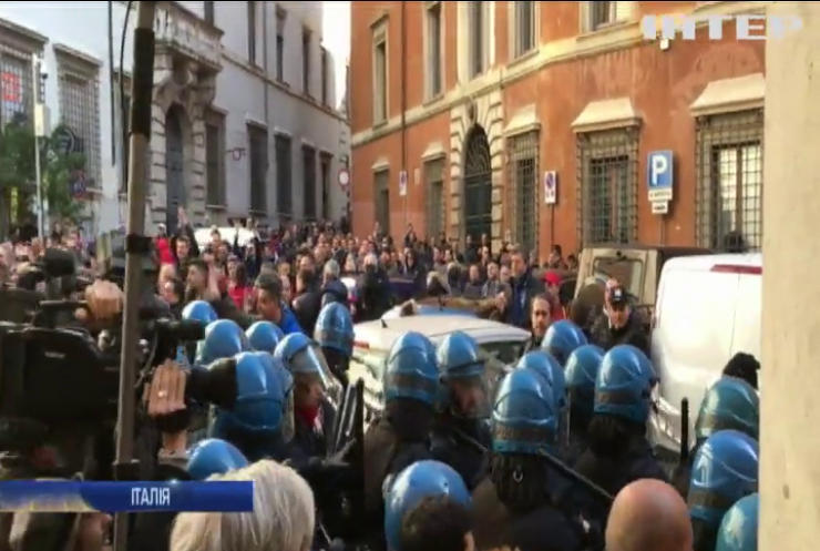 У Римі через протести таксистів заблоковано рух громадського транспорт