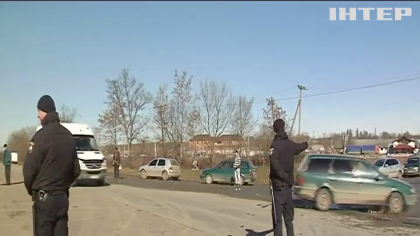 На Буковине автомобилисты блокировали дороги к Румынии и Польше