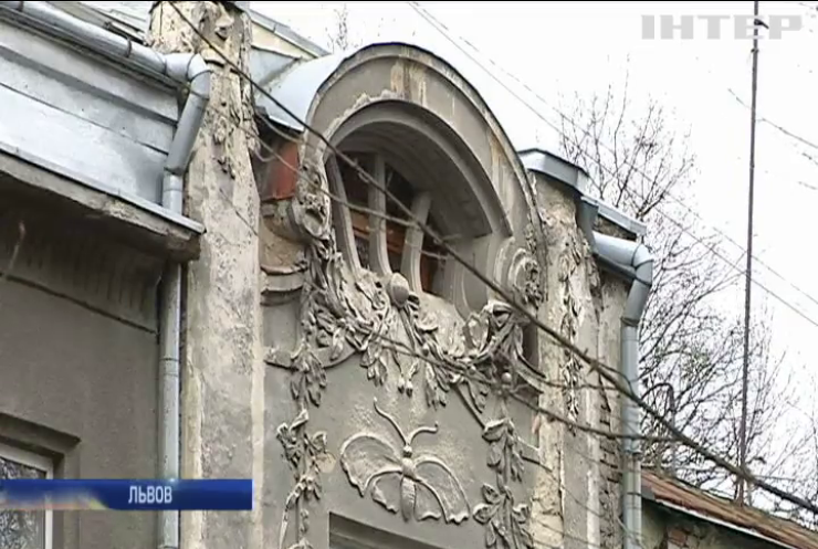 Львовские коммунальщики разрушают исторический центр города 