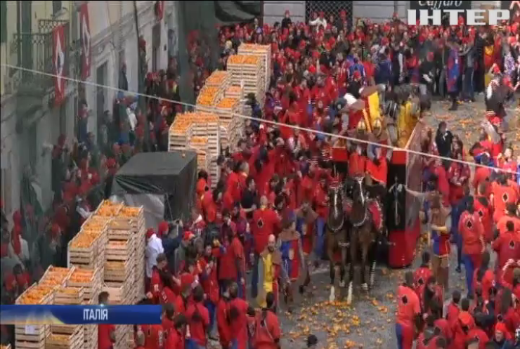 В Італії пройшов карнавал "Битва апельсинами"