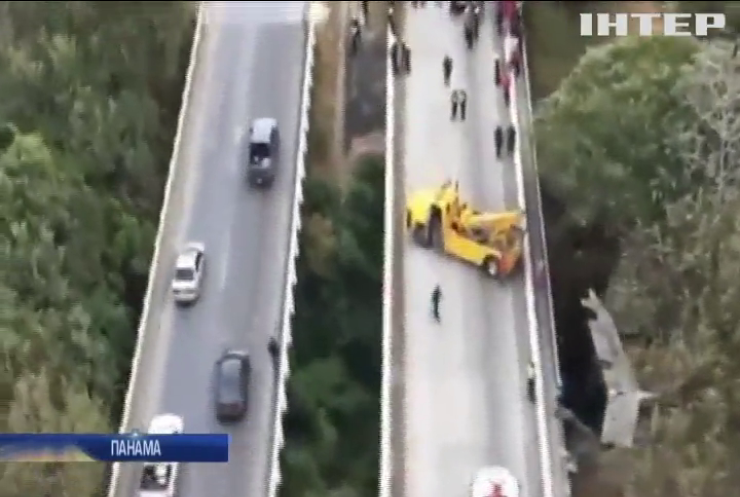 ДТП у Панамі: автобус зірвався з моста в ущелину