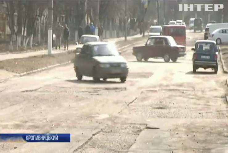 У Кропивницькому склали 10 протоколів на комунальників через ями на дорогах