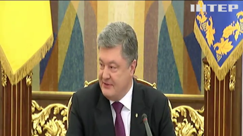 Порошенко поблагодарил женщин-военнослужащих за патриотизм и отвагу