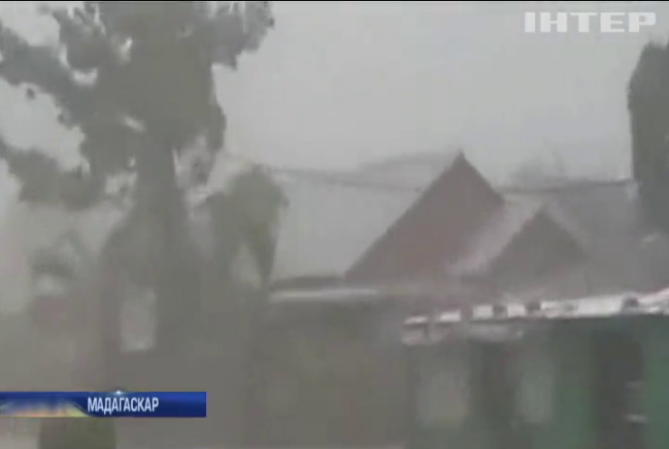Потужний циклон "Енаво" налетів на Мадагаскар