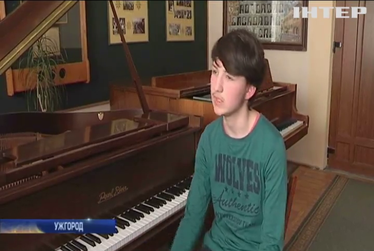 У Франції український підліток здобув три нагороди на конкурі піаністів 