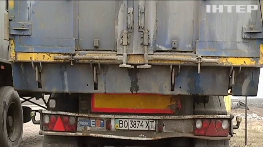 У Черкаській області залишили 2 причепа з львівським сміттям 