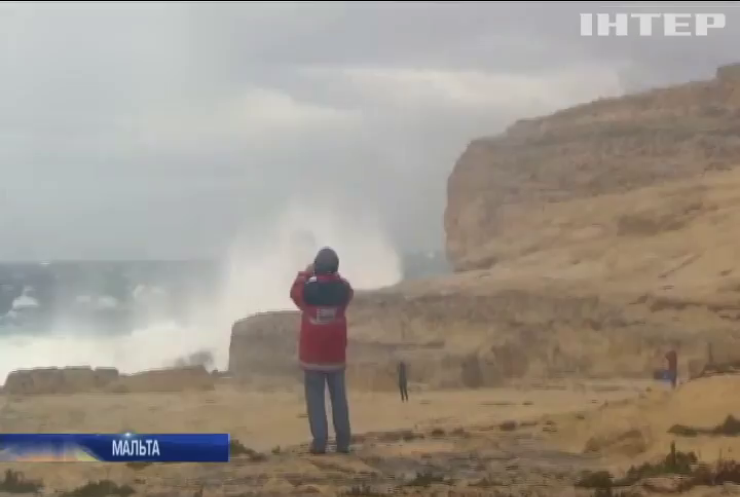 На Мальті через шторм обвалилася скеля "Лазурове вікно"