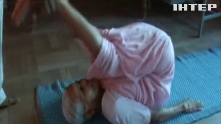 В Індії 98-річна жінка влаштовує заняття з йоги для місцевих