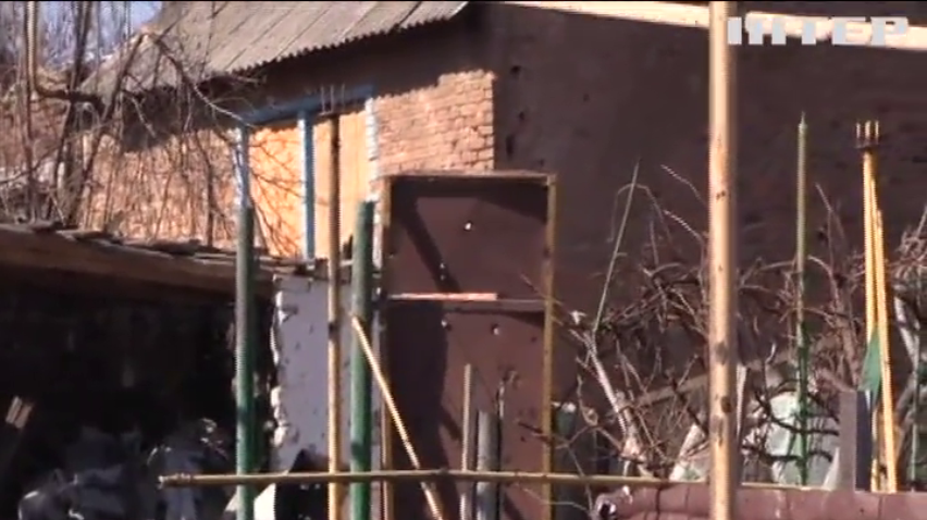 На Донбассе боевики ведут огонь по мирным жителям 